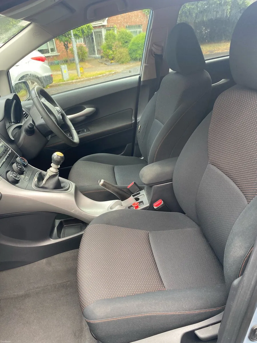 Toyota Auris 1.4 D4D Sport 5DR. Very Low Mileage - Image 3
