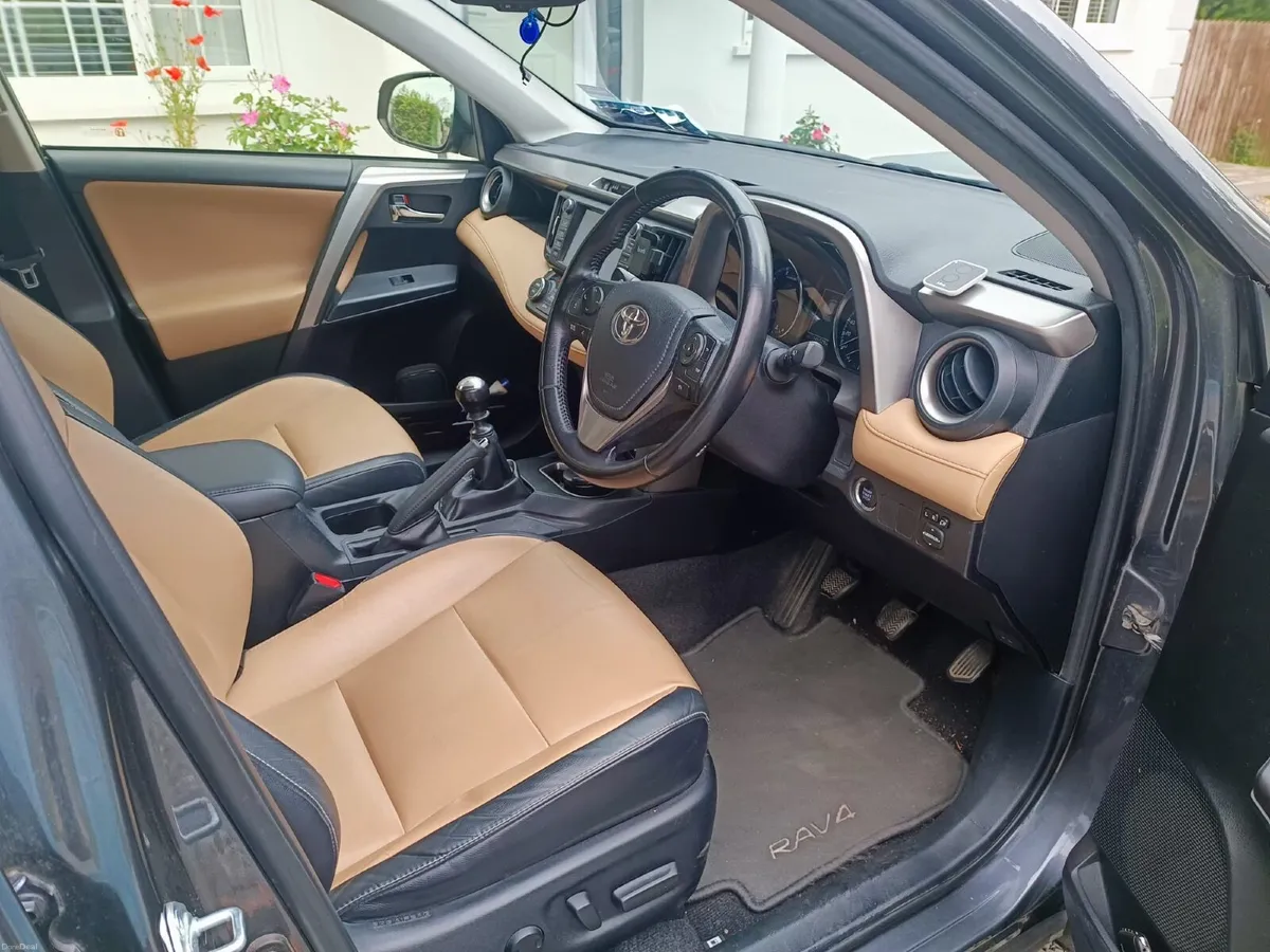 Toyota RAV4 2016 - Image 2