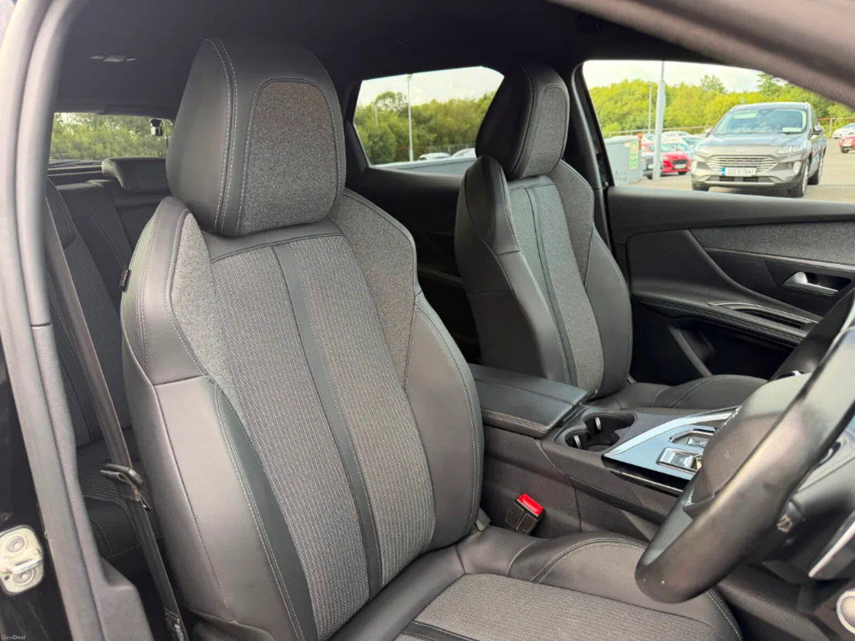 Peugeot 3008 FL Allure 1.5 HDI 130 Automatic * REV - Image 6