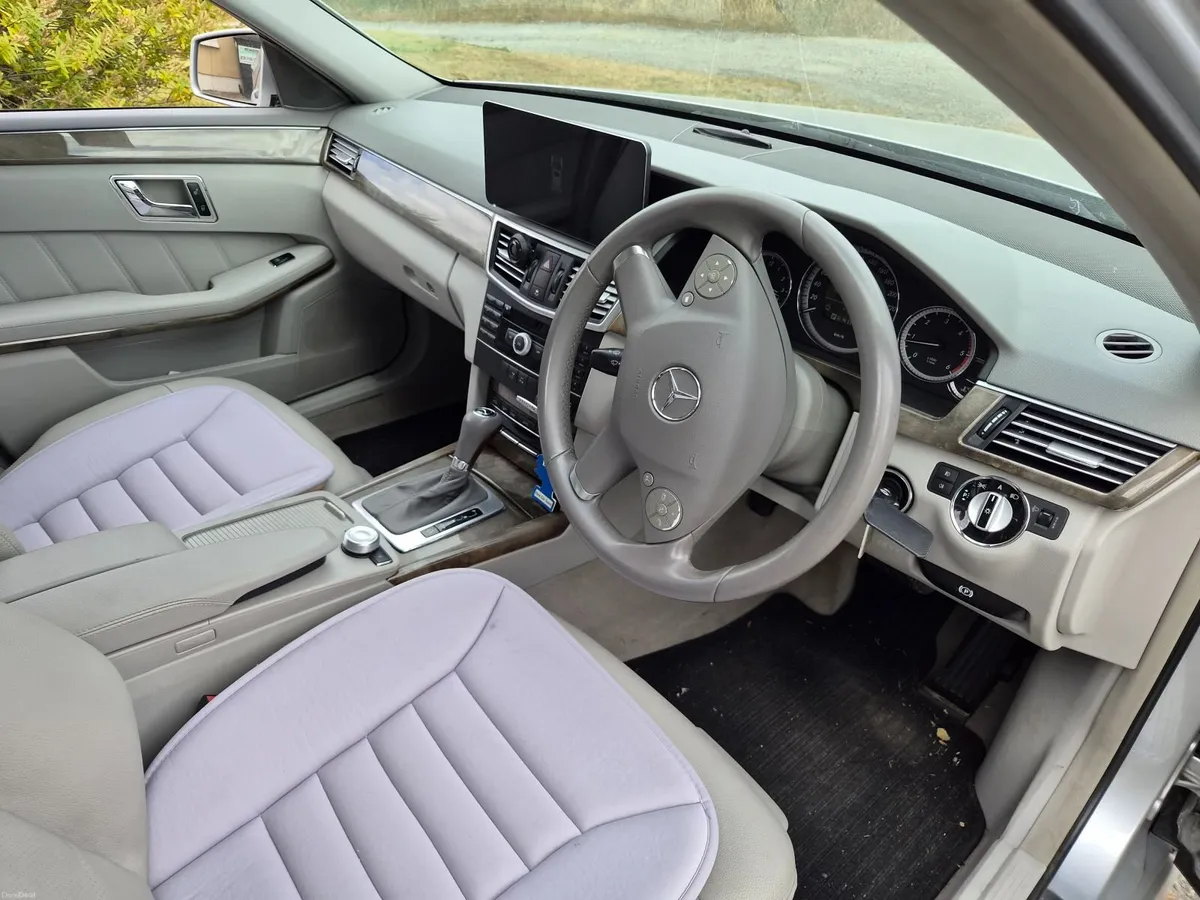 Mercedes-Benz E-Class 2010 - Image 3