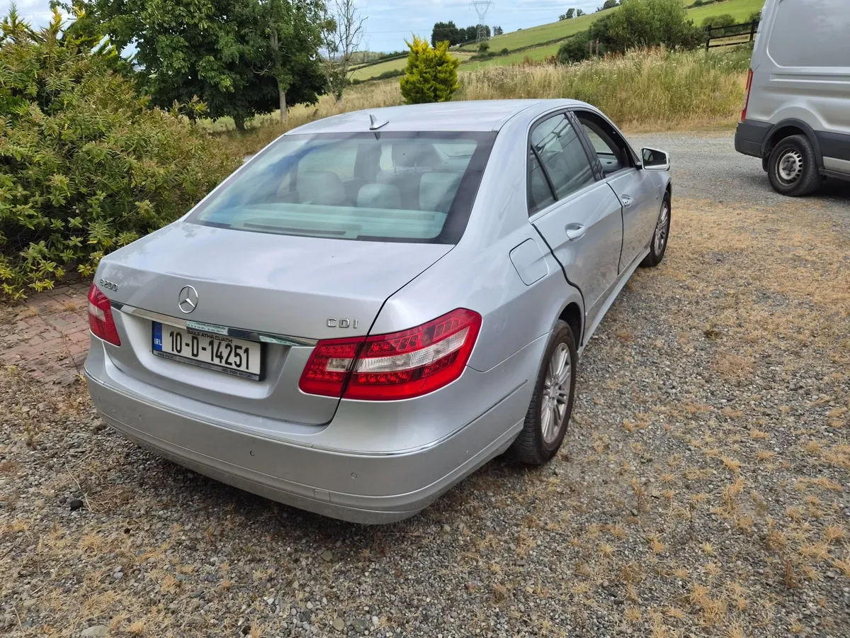 Mercedes-Benz E-Class 2010 - Image 6