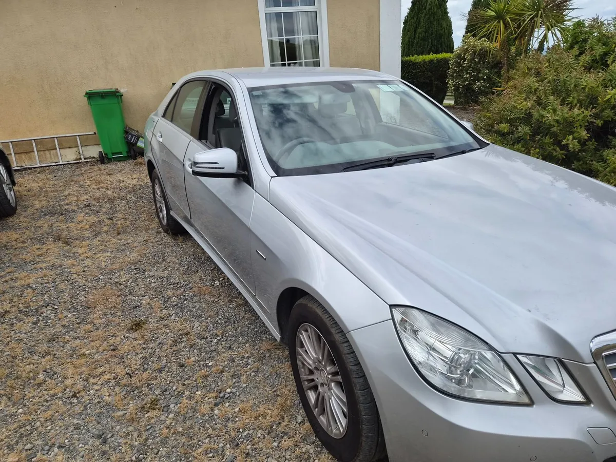 Mercedes-Benz E-Class 2010 - Image 4