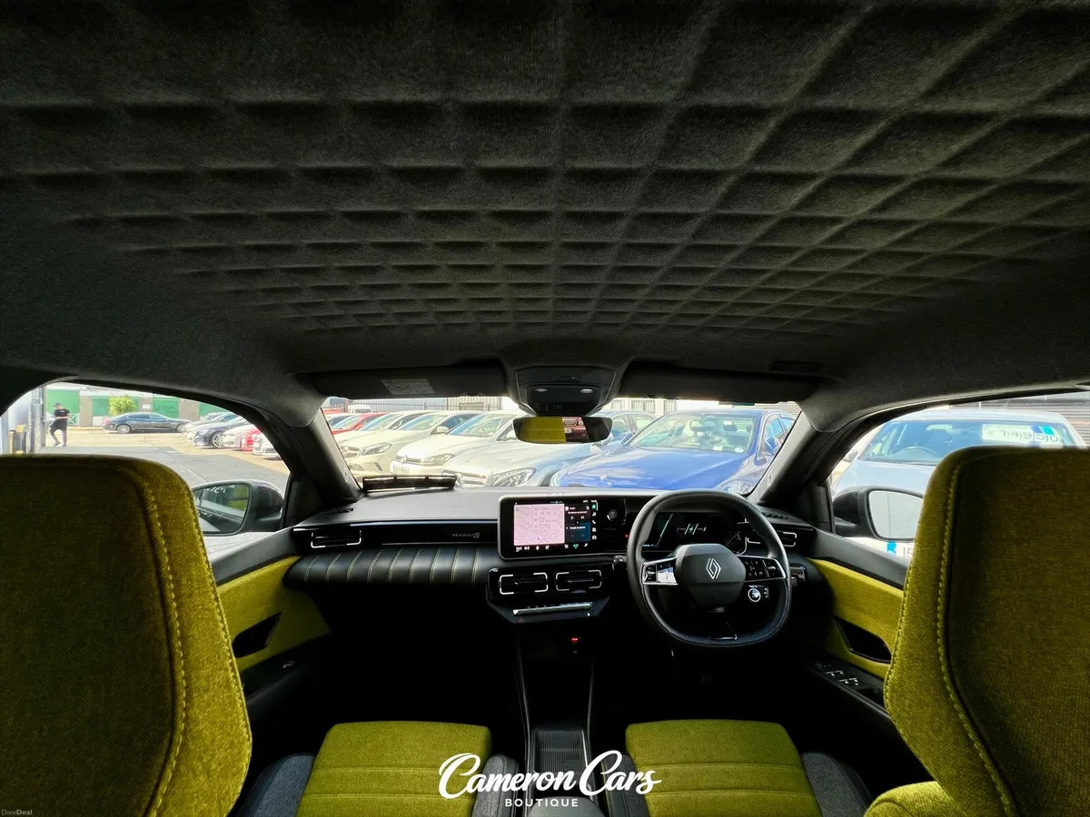 RENAULT 5 E-TECH ICONIC 52kw JET BLACK - Image 5