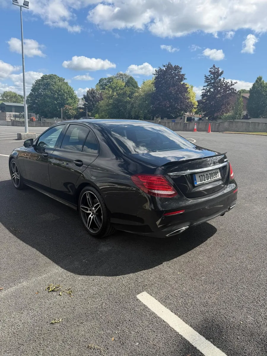 Mercedes Benz E220 D Black - Image 3
