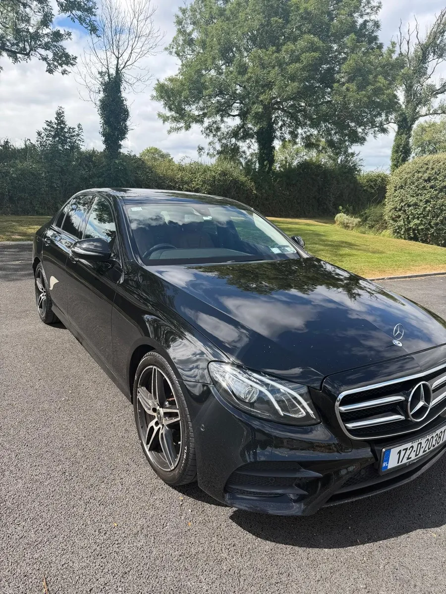 Mercedes Benz E220 D Black - Image 1