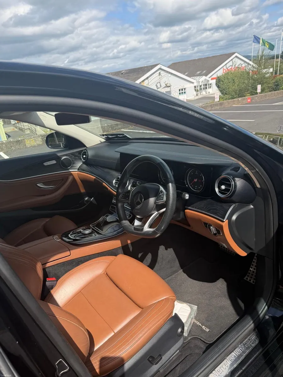 Mercedes Benz E220 D Black - Image 5