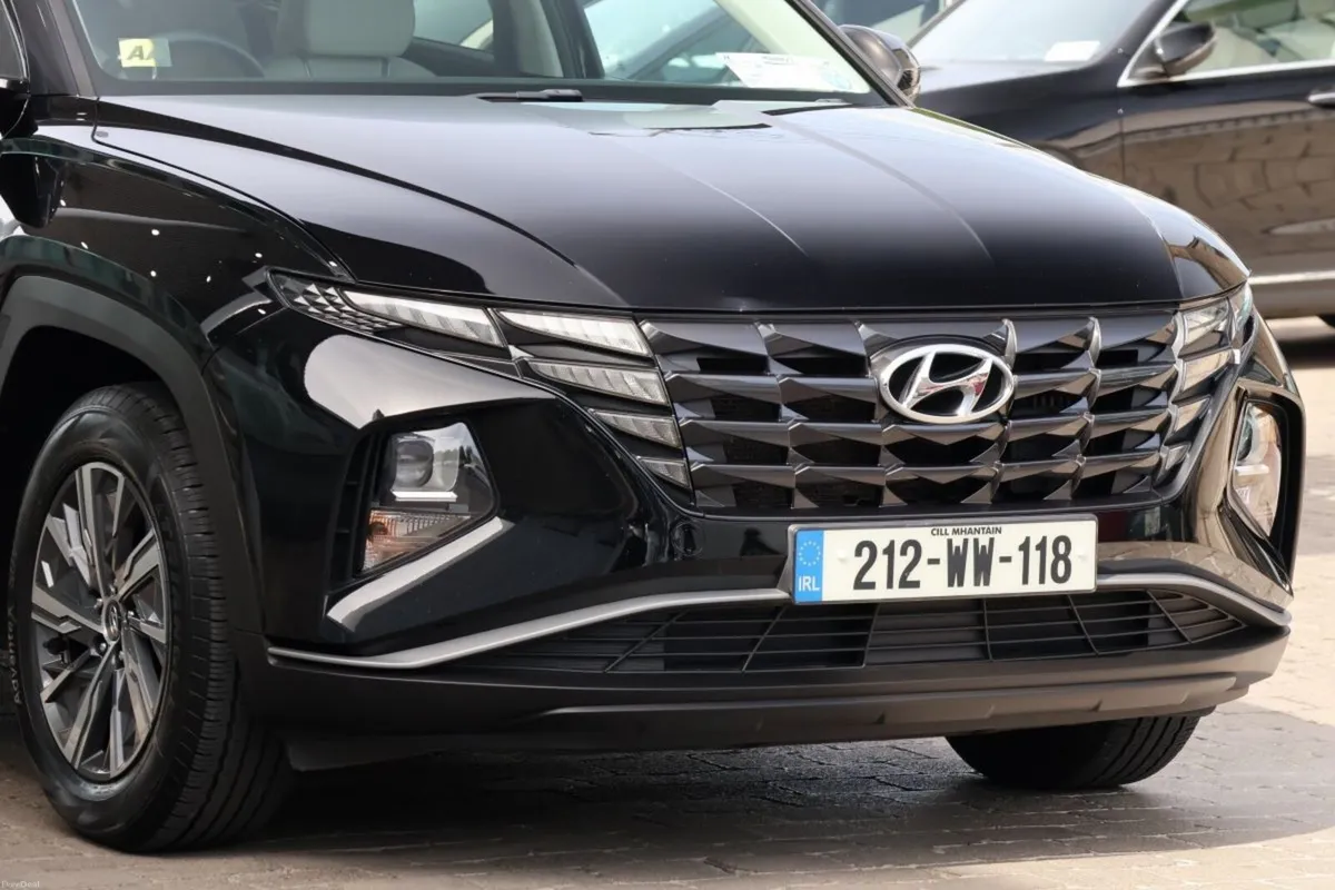 Hyundai Tucson 2WD Executive HEV Auto w.2 Tone Roo - Image 4