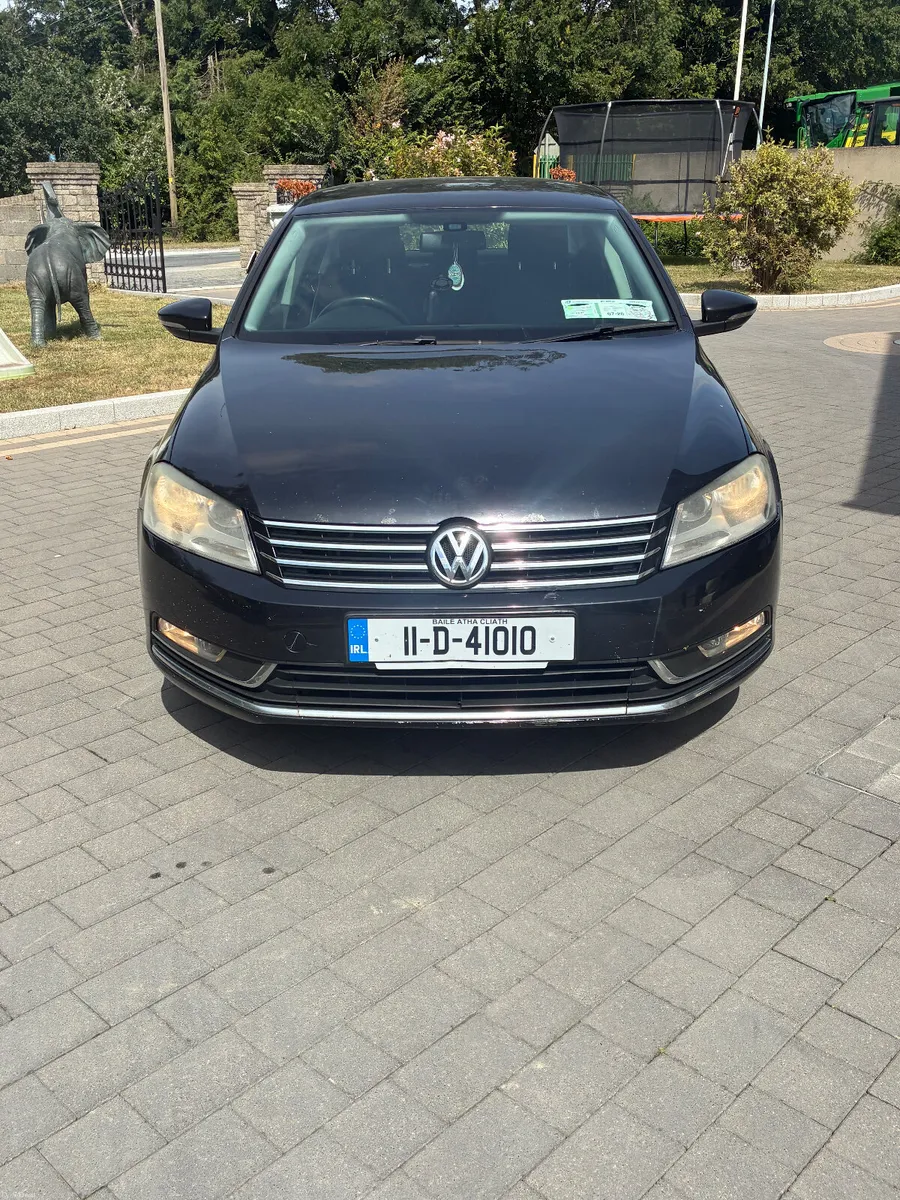 Volkswagen Passat 2011 - Image 2