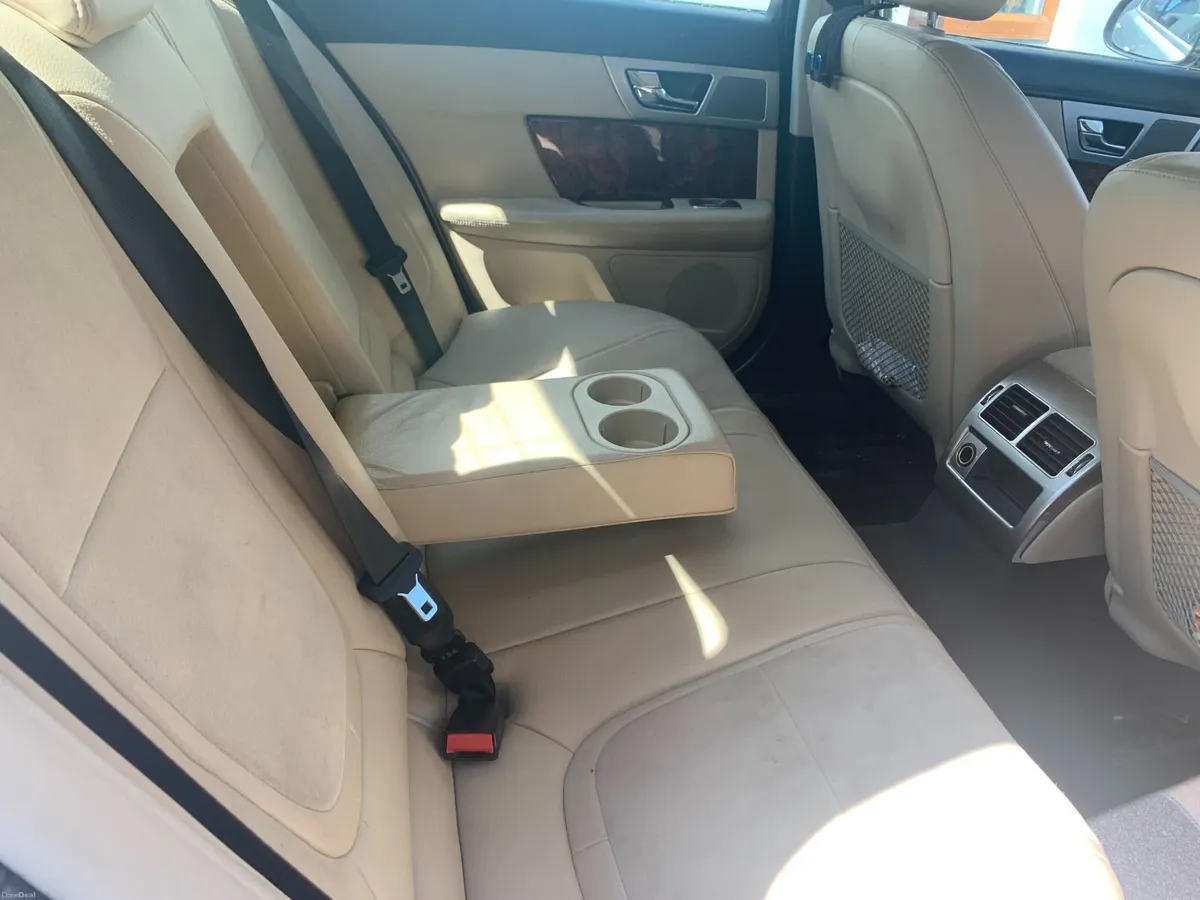 Jaguar XF 2014 - Image 3