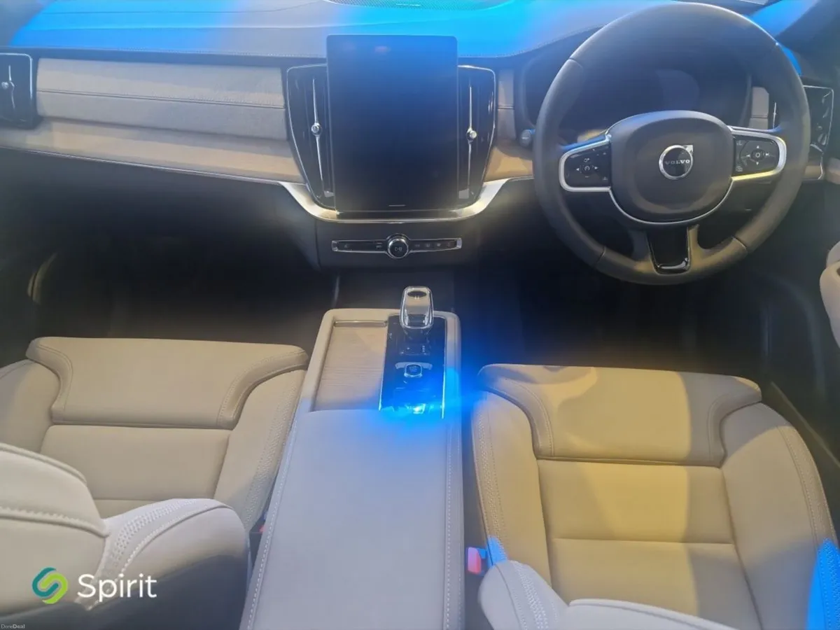 Volvo XC90 T8 Plug In Hybrid Plus - Image 4