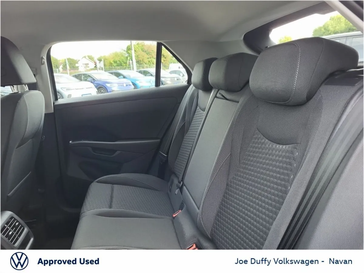 Volkswagen T-Roc LIFE 1.5TSI 116HP AUTO - Image 6