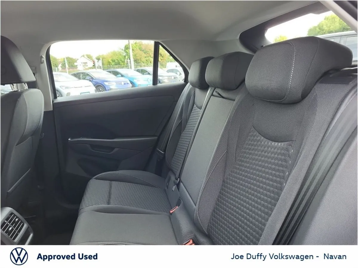 Volkswagen T-Roc LIFE 1.5TSI 116HP AUTO - Image 6