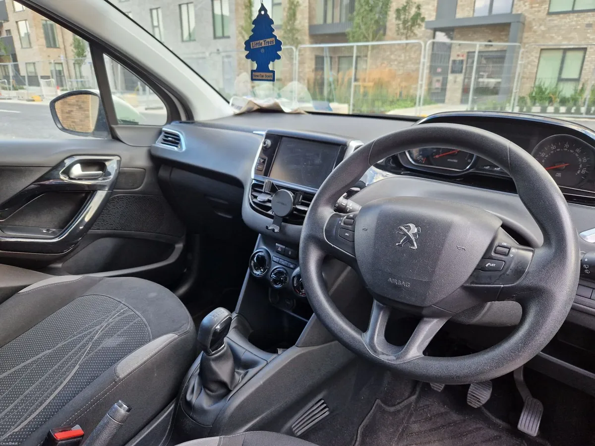 Peugeot 208 2013 - Image 2