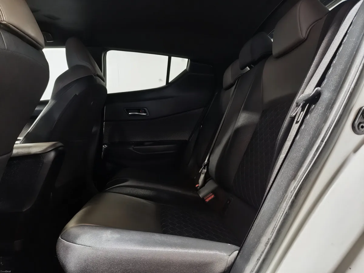 Toyota C-HR 2022 AUTOMATIC HYBRID WITH EXTRAS - Image 4