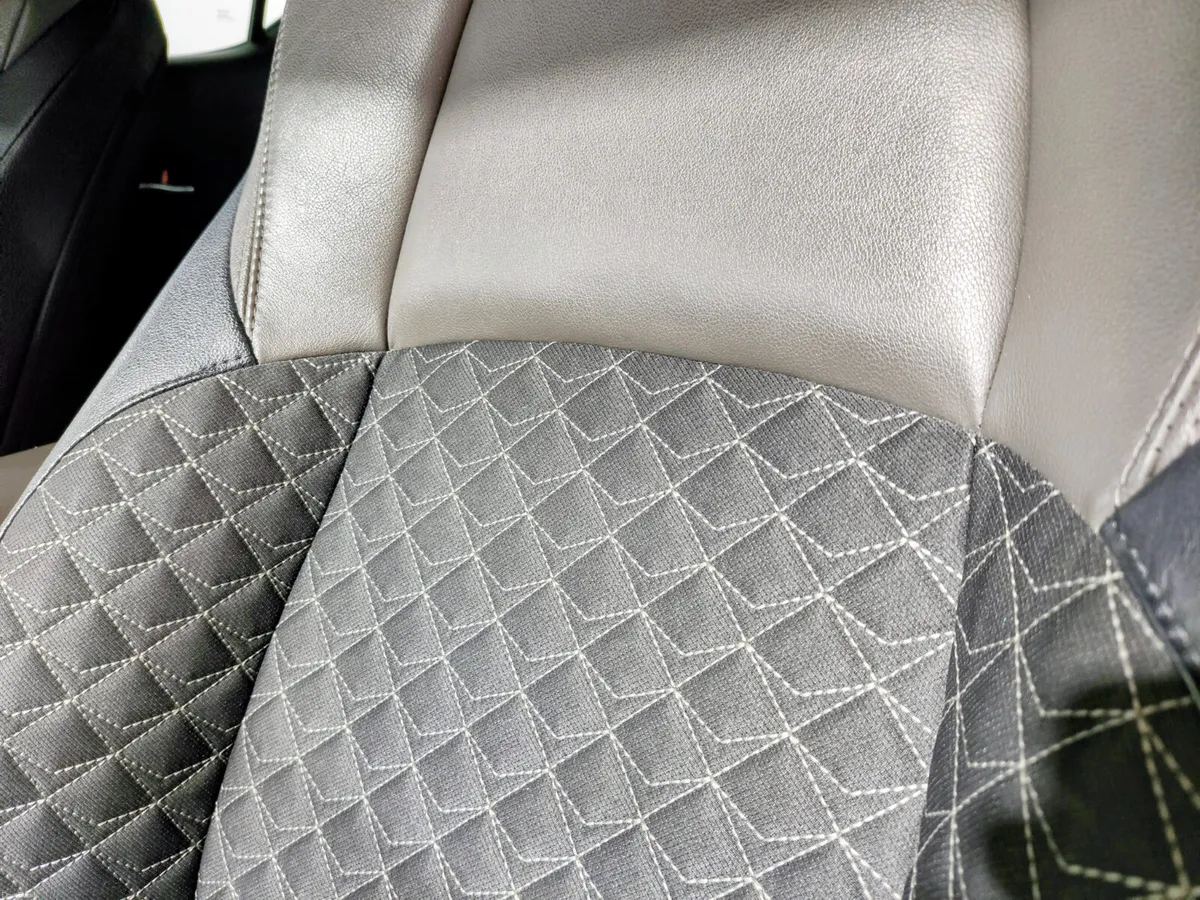 Toyota C-HR 2022 AUTOMATIC HYBRID WITH EXTRAS - Image 5