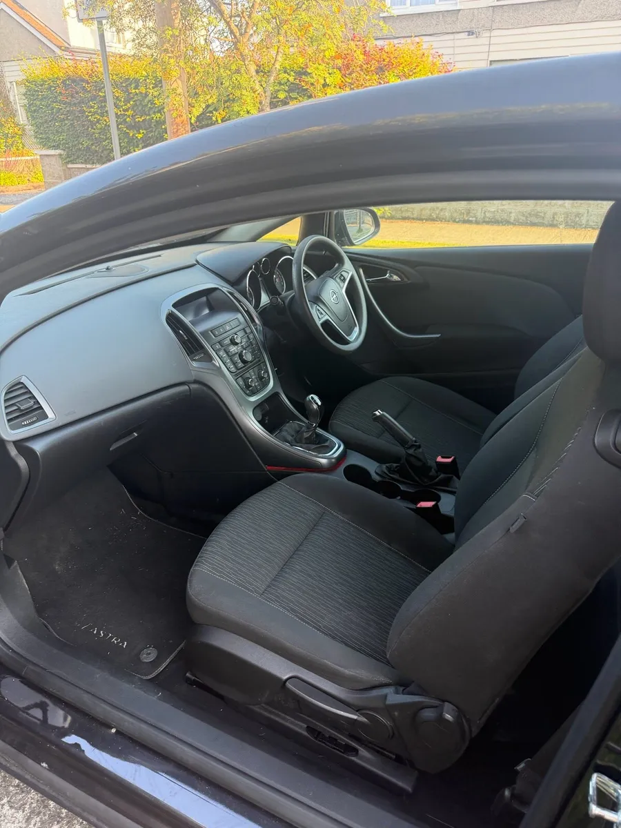 Opel Astra GTC 2013 - Image 3