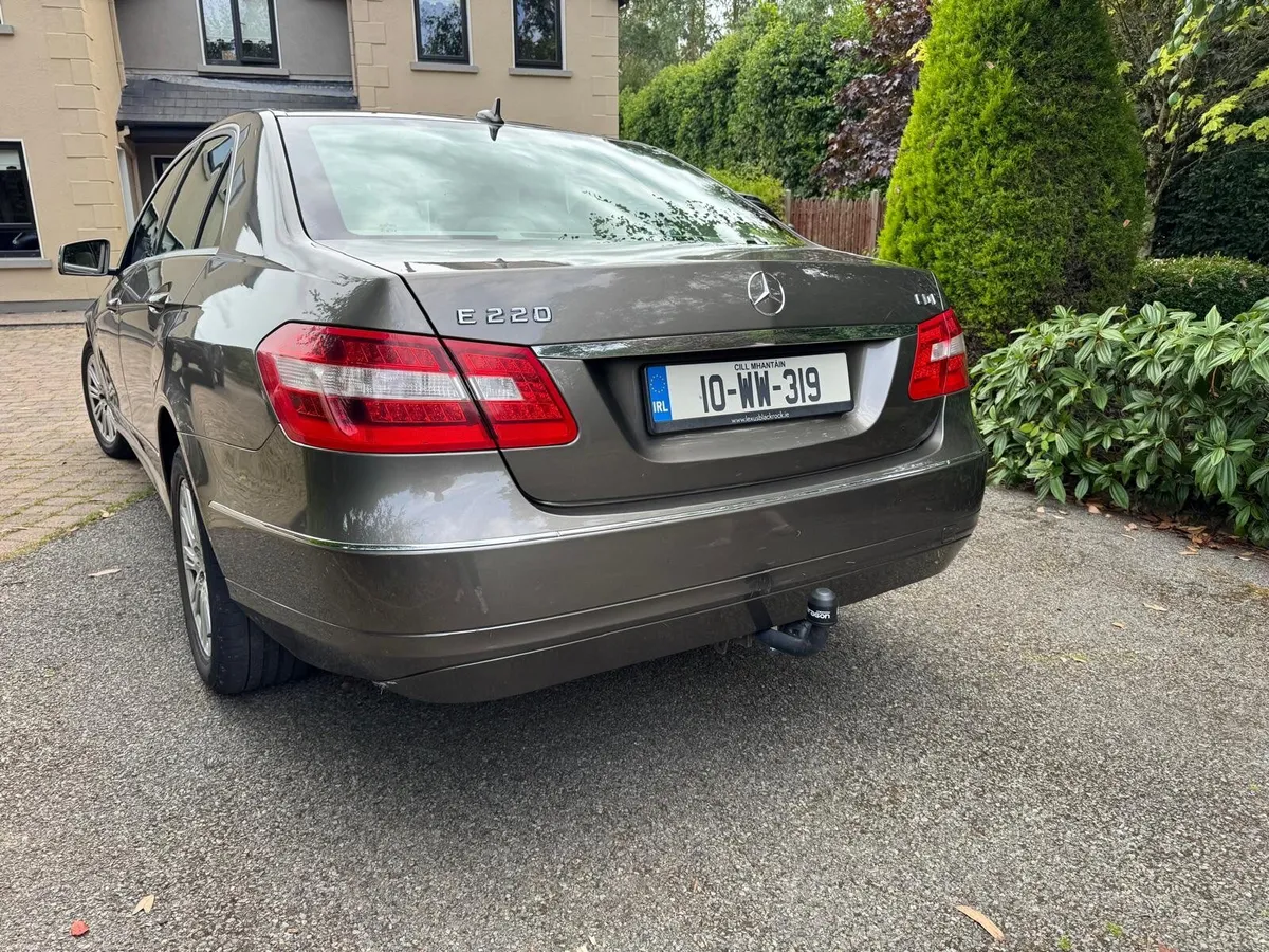 Mercedes-Benz E-Class 2010 - Image 2