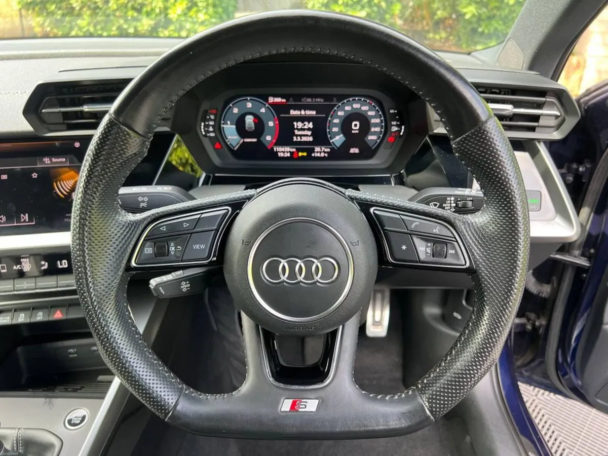 Audi A3 2.0TDI S-LINE // APPLE CARPLAY // FULL MAI - Image 4