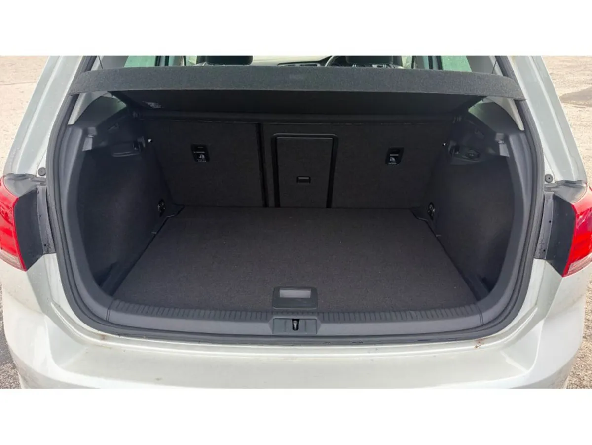 Volkswagen Golf Lounge Edition - Image 6