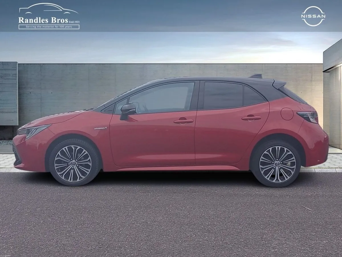 Toyota Corolla 1.8 Hybrid Luna Sport Hatchback - Image 3