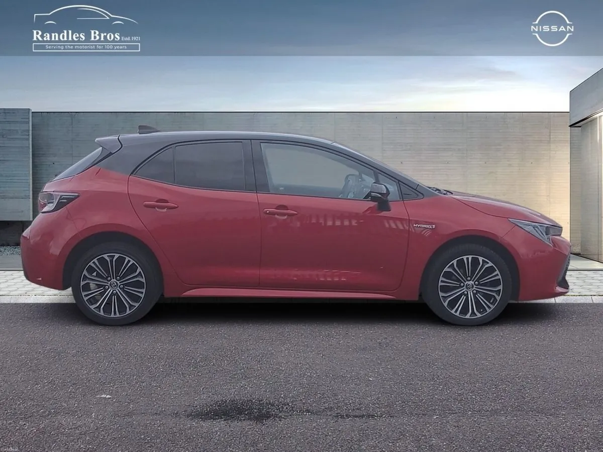 Toyota Corolla 1.8 Hybrid Luna Sport Hatchback - Image 5
