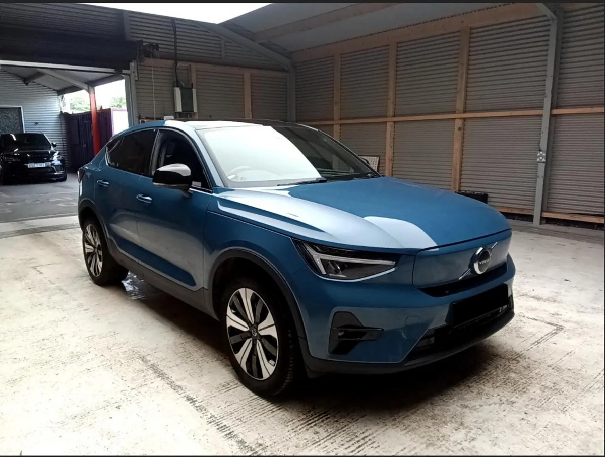2023 VOLVO C40 + RECHARGE EV PLUS // PAN SUNROOF - Image 5