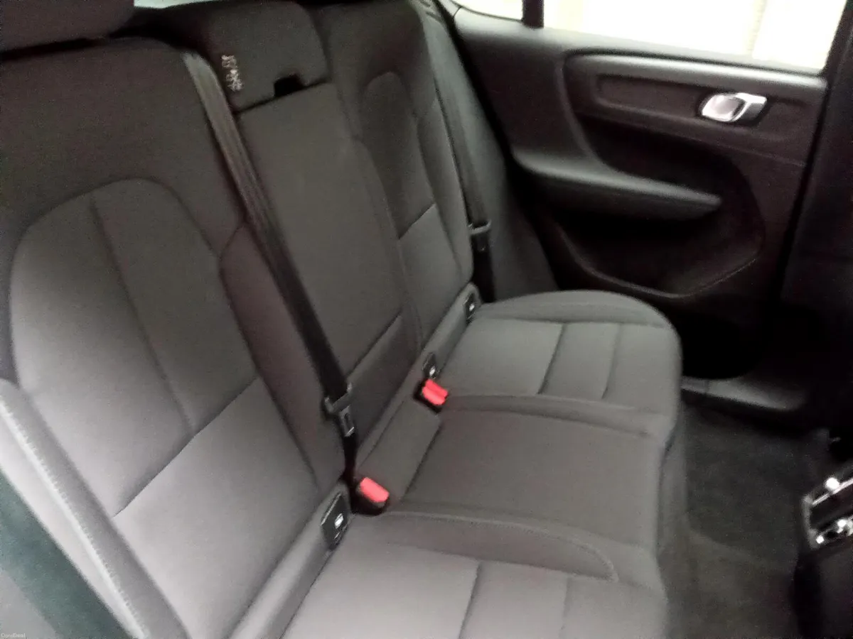 2023 VOLVO C40 + RECHARGE EV PLUS // PAN SUNROOF - Image 4