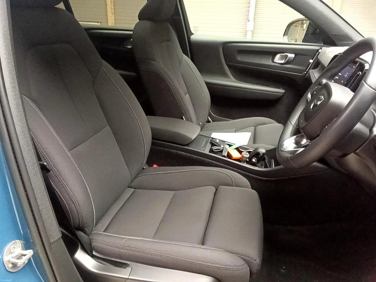 2023 VOLVO C40 + RECHARGE EV PLUS // PAN SUNROOF - Image 6