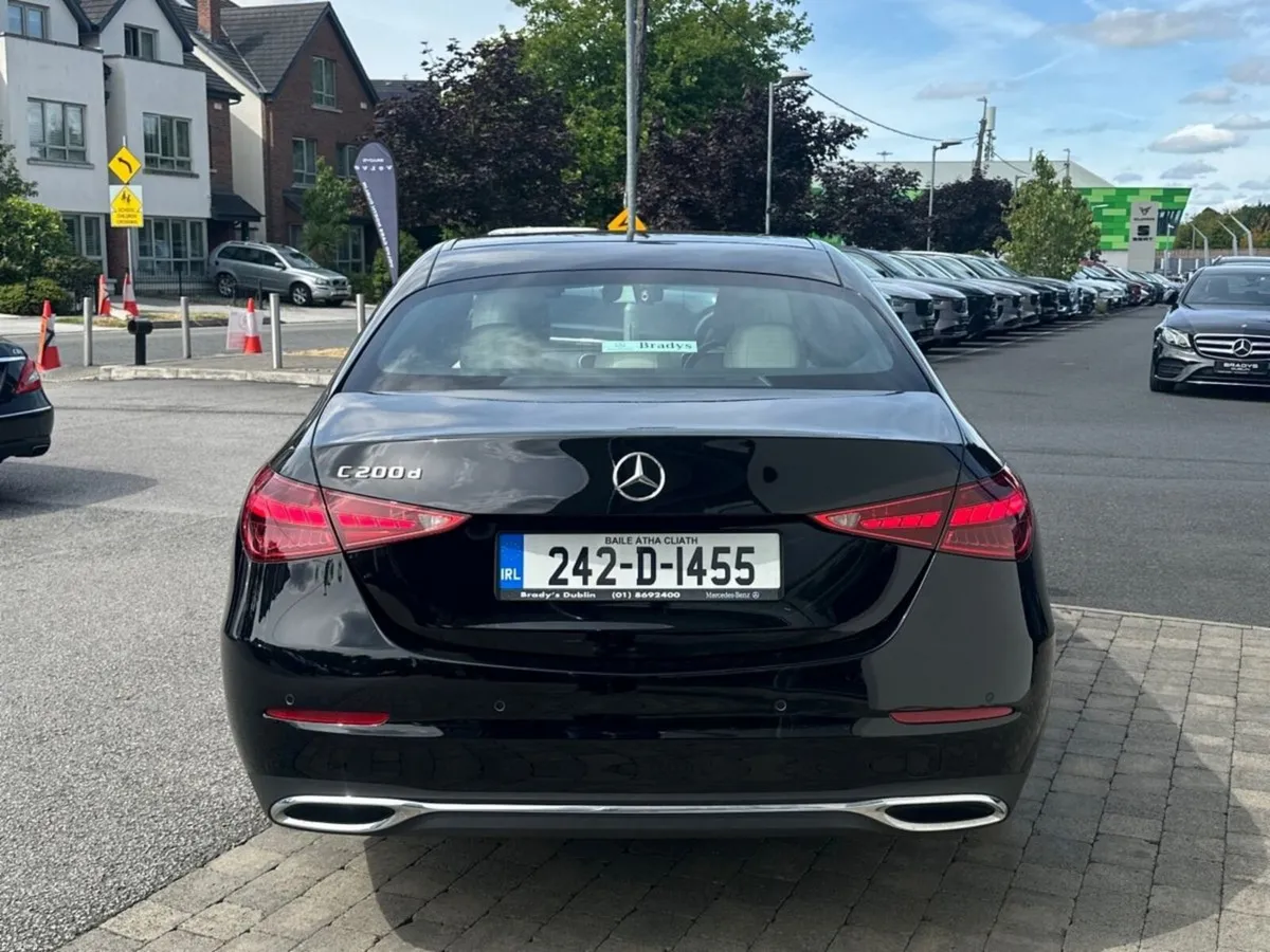 Mercedes-Benz C-Class C 200d Avantgarde--15,000kms - Image 5
