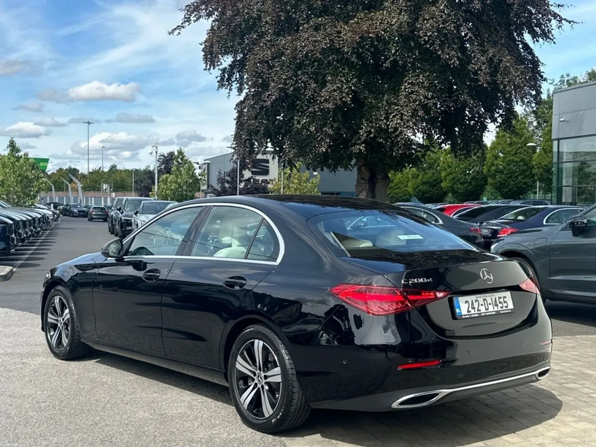 Mercedes-Benz C-Class C 200d Avantgarde--15,000kms - Image 6