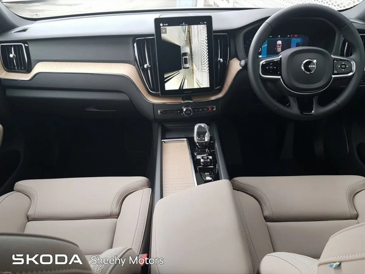 Volvo XC60 T6 AWD PHEV Plus Dark - Image 2