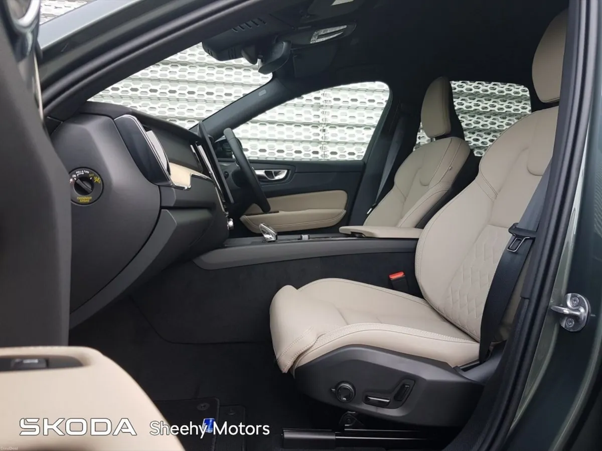 Volvo XC60 T6 AWD PHEV Plus Dark - Image 4