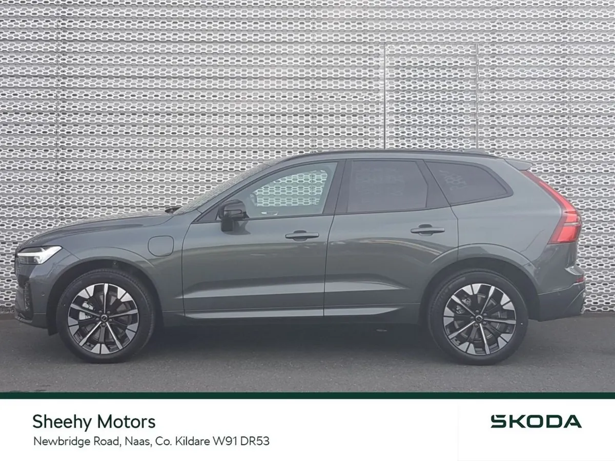 Volvo XC60 T6 AWD PHEV Plus Dark - Image 6