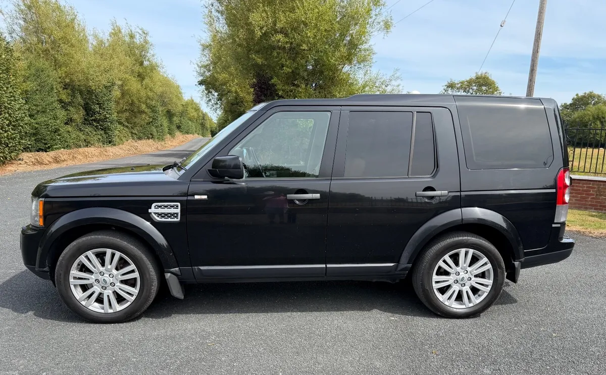 Land Rover Discovery Crewcab - Image 2