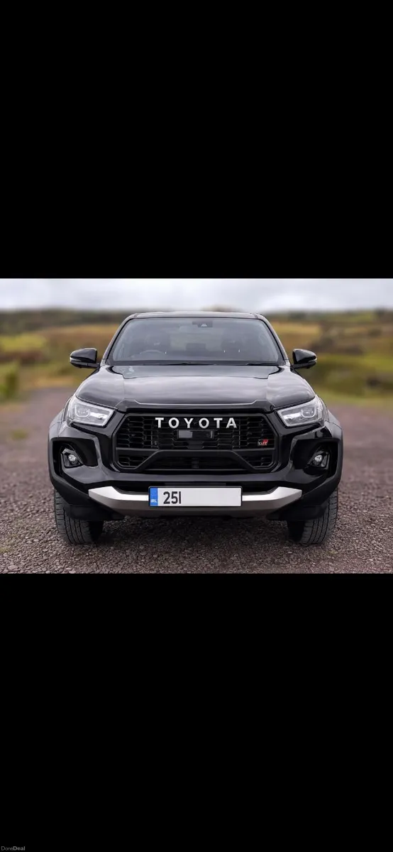 Toyota Hilux 2.8 GR Sport II 2025 - Image 1