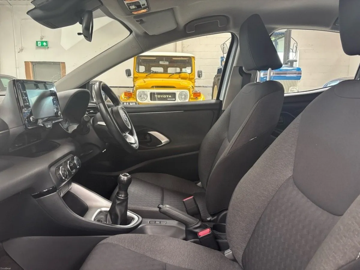Toyota Yaris YARIS 1.0 LUNA MANUAL - Image 6