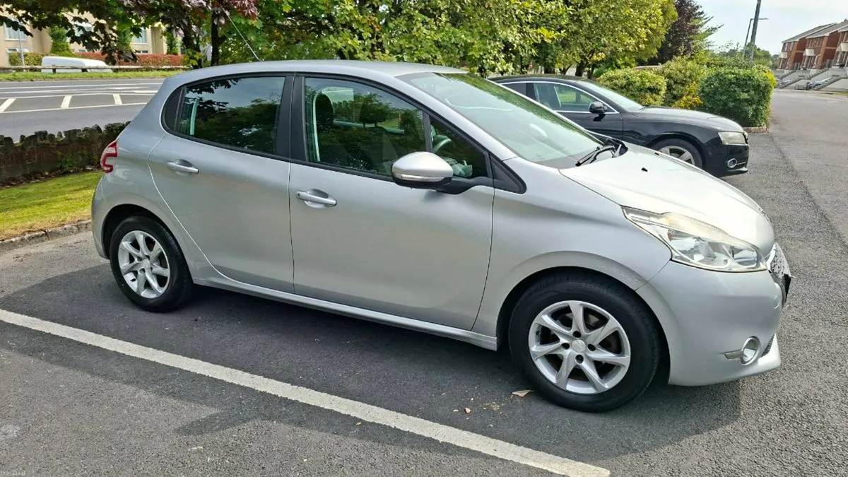 131 Peugeot 208 active 1.2 petrol - Image 1