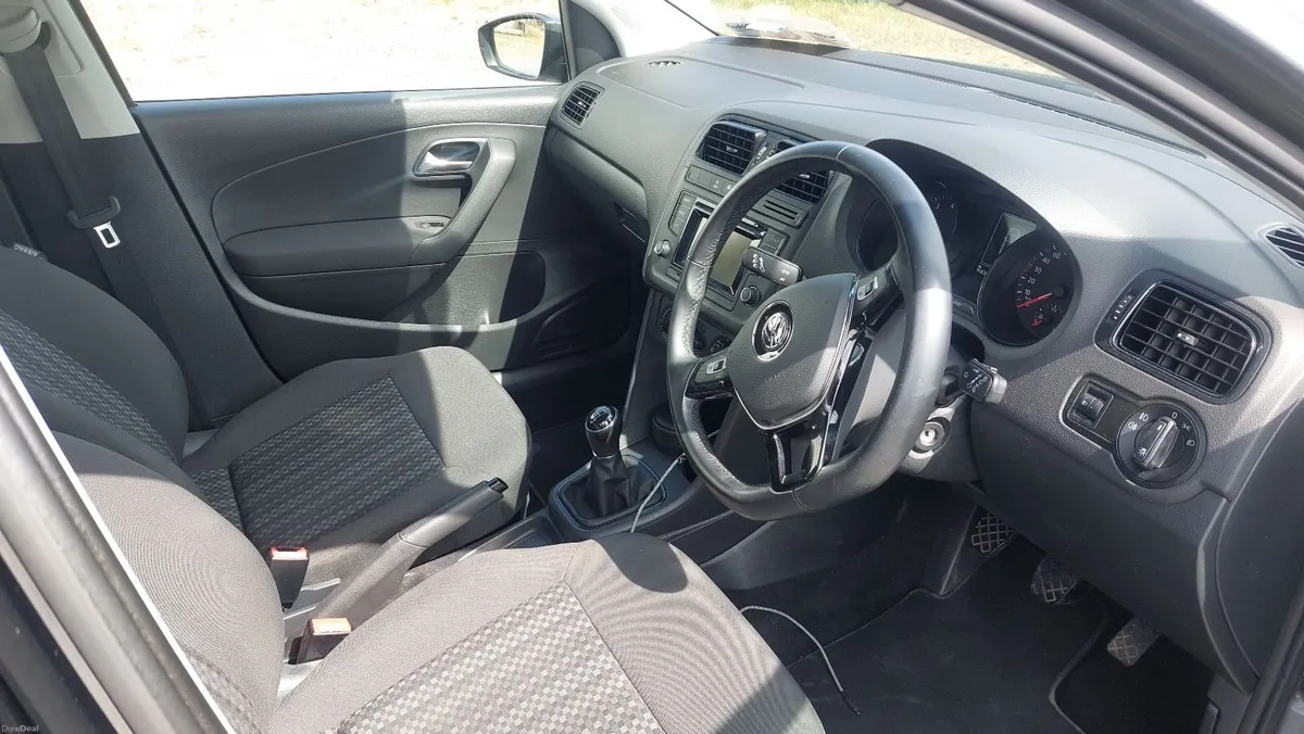 Volkswagen Polo 2016 1.0l petrol manual - Image 3