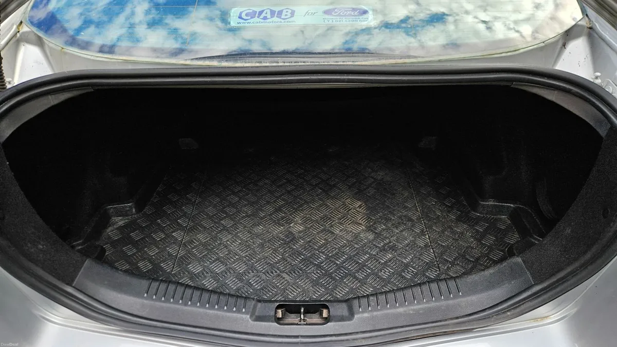Low Mileage Ford Mondeo 2013 Automatic - 87,000 KM - Image 4