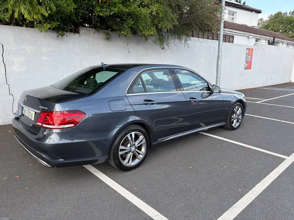2016 Mercedes E220 Avantgarde - Image 2