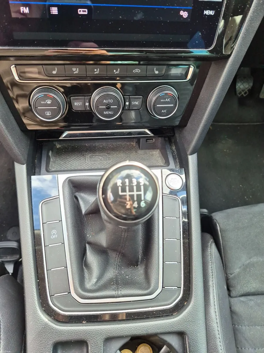 Volkswagen Passat 2018 - Image 2