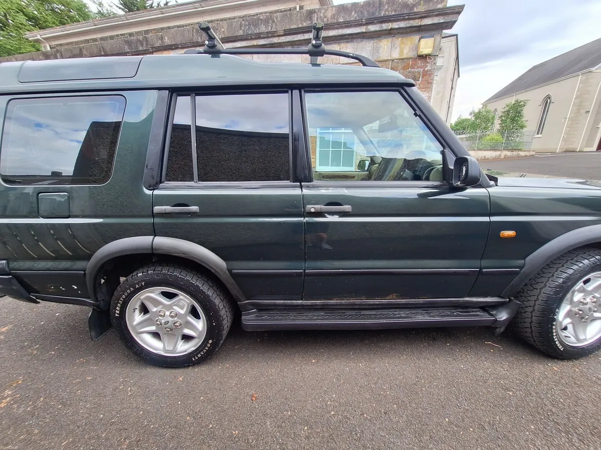 Land Rover Discovery 2001 - Image 2