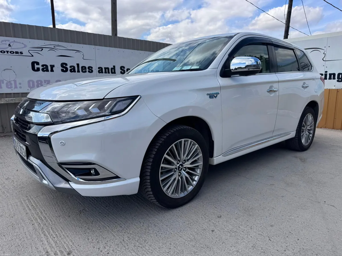202 Mitsubishi Outlander 2.4L Plug-in EV Intense - Image 1