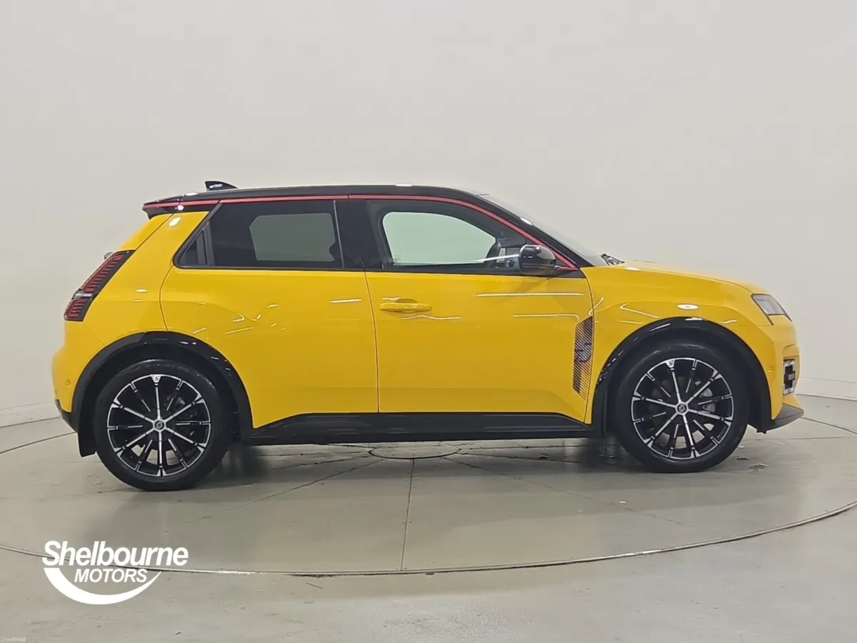 Renault 5 E-Tech Hatchback Iconic Five + - Image 3