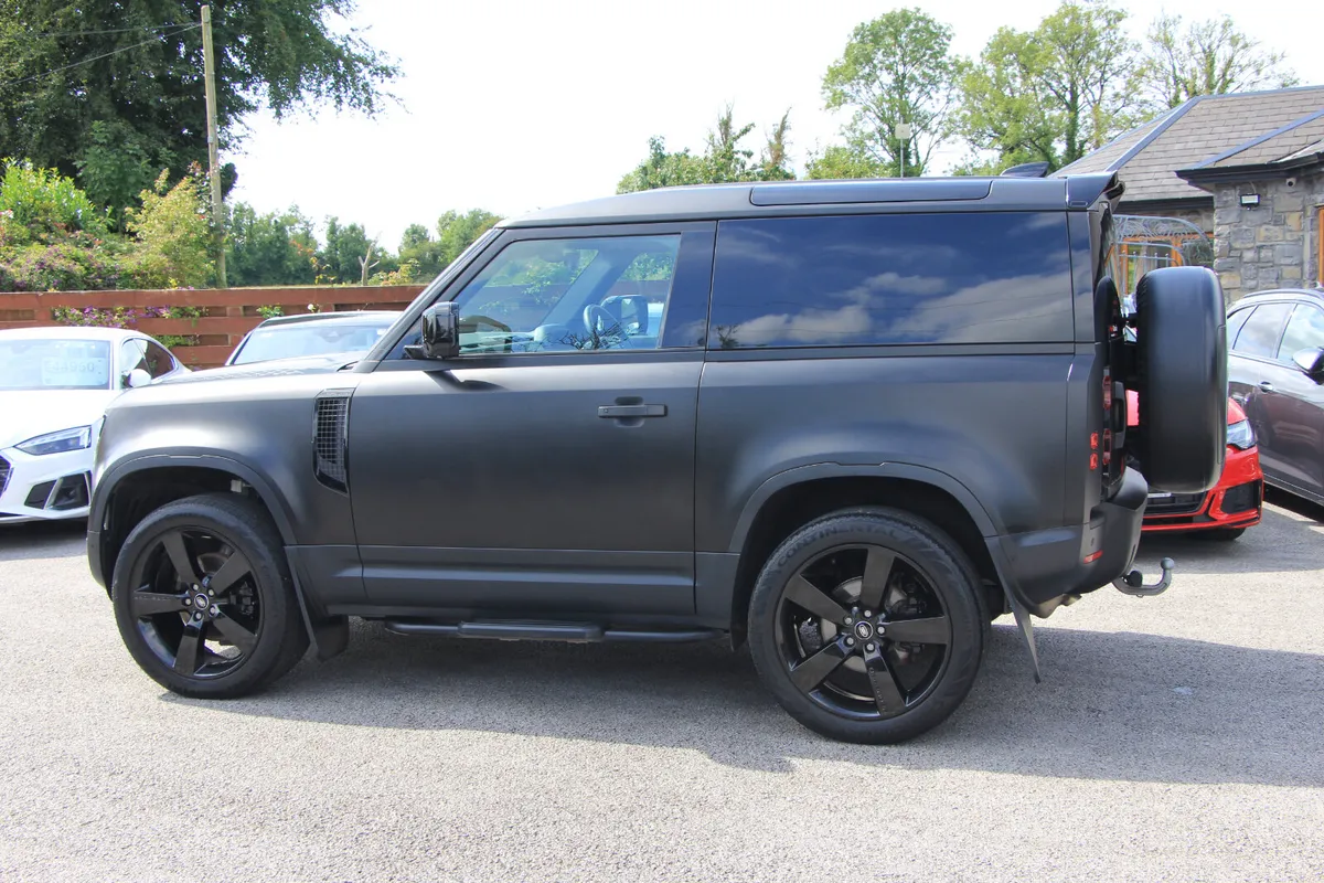 Defender 90 X Dynamic * Extra spec*  Low Kms - Image 5