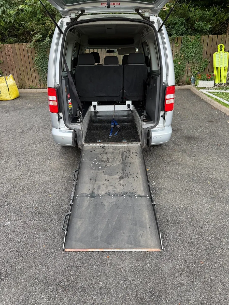 Volkswagen Caddy Maxi Wheelchair accessible - Image 5
