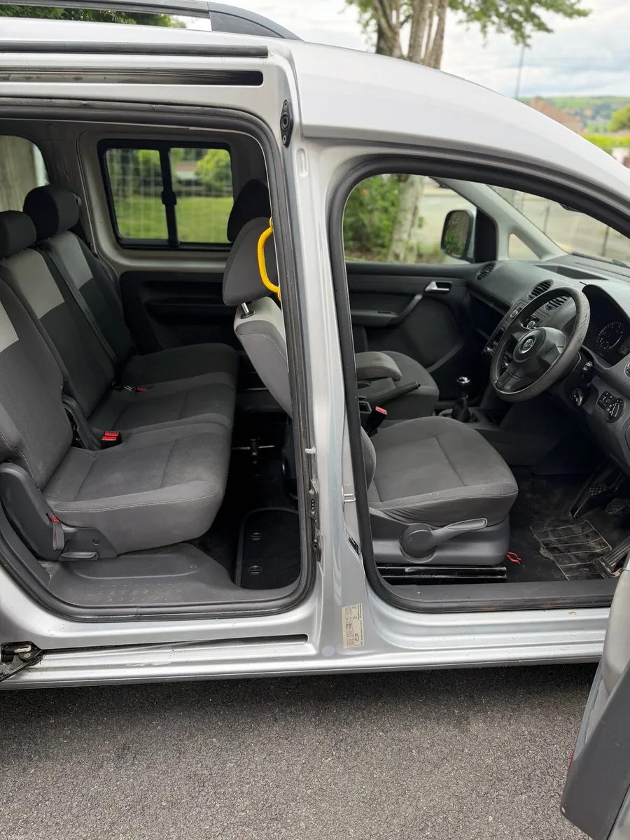 Volkswagen Caddy Maxi Wheelchair accessible - Image 6