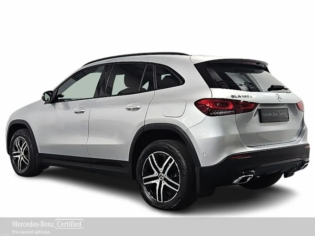 Mercedes-Benz GLA 180D Progressive with Nightpack - Image 3