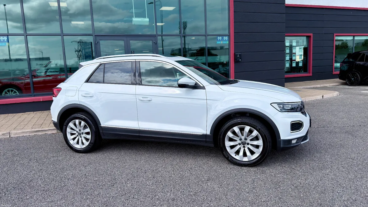 Volkswagen T-Roc Sport - Image 3