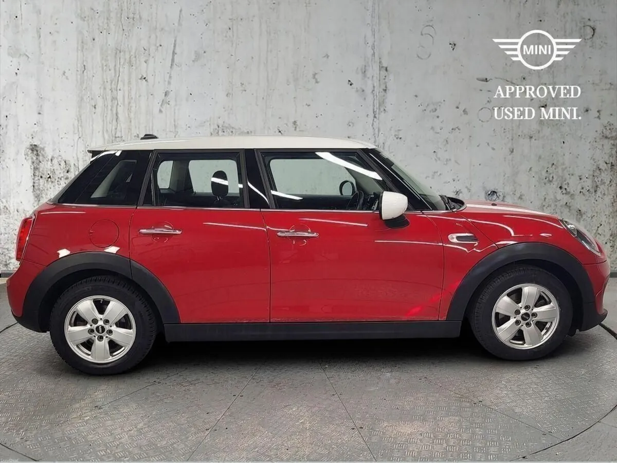 Mini Cooper 5-Door Cooper Classic - Image 3